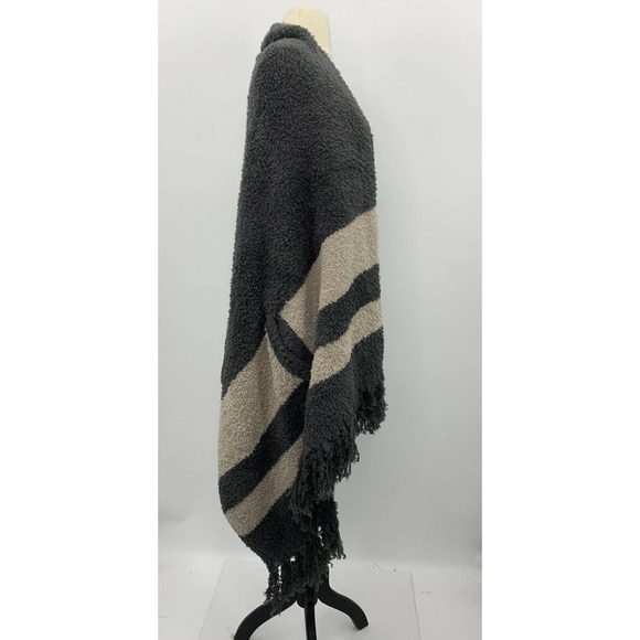 Barefoot Dreams Malibu Wrap in Carbon Sand Stripe - Picture 5 of 8